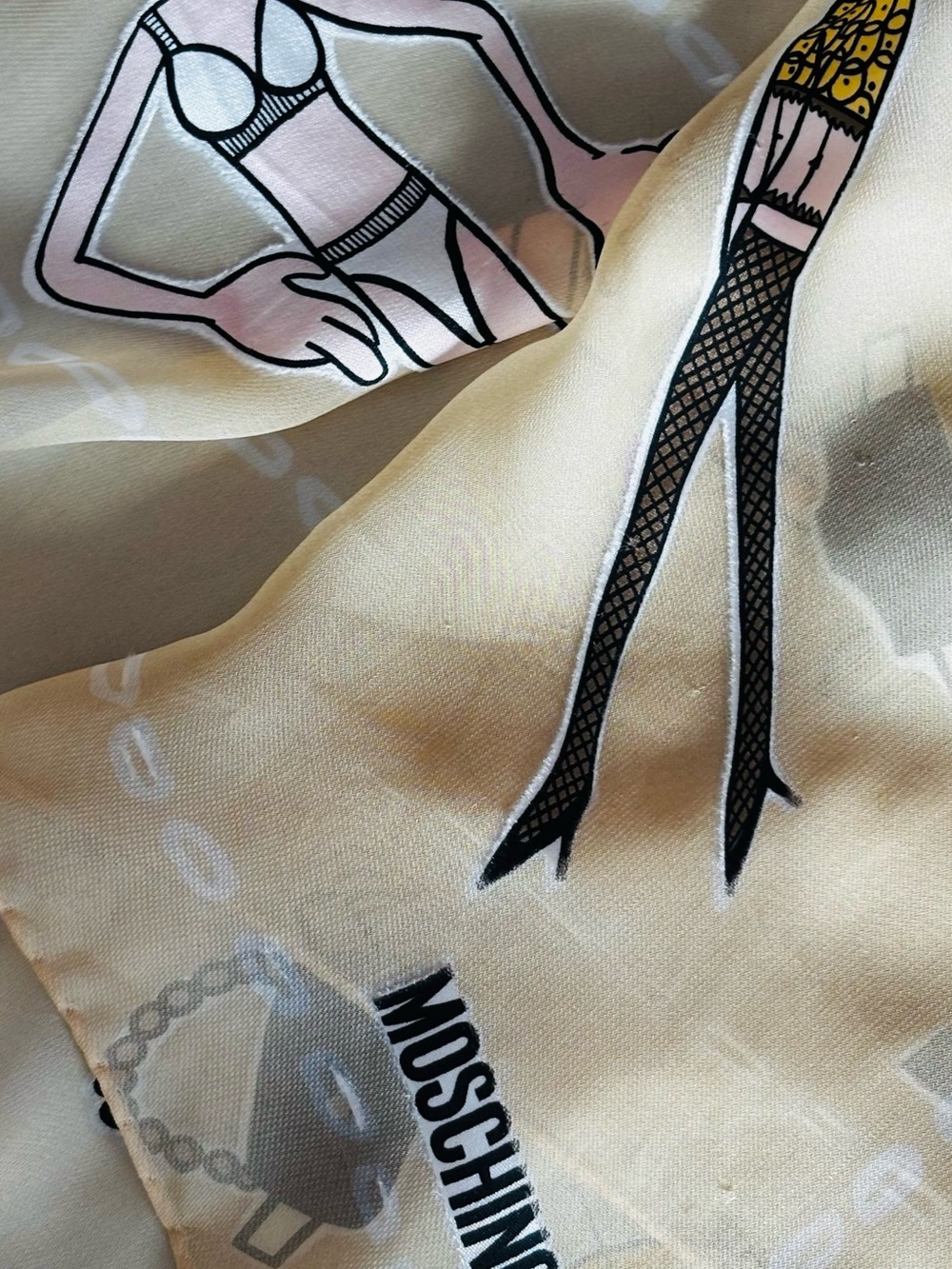 RARE Moschino Olive Oyl Wardobe Popeye Silk Scarf - Picture 2 of 5